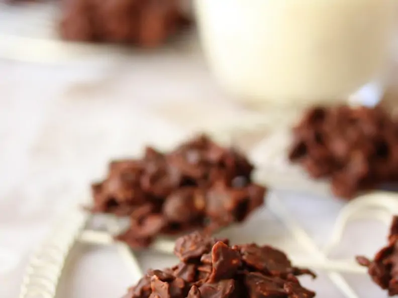 Cornflakes mit Schokolade und Mandeln