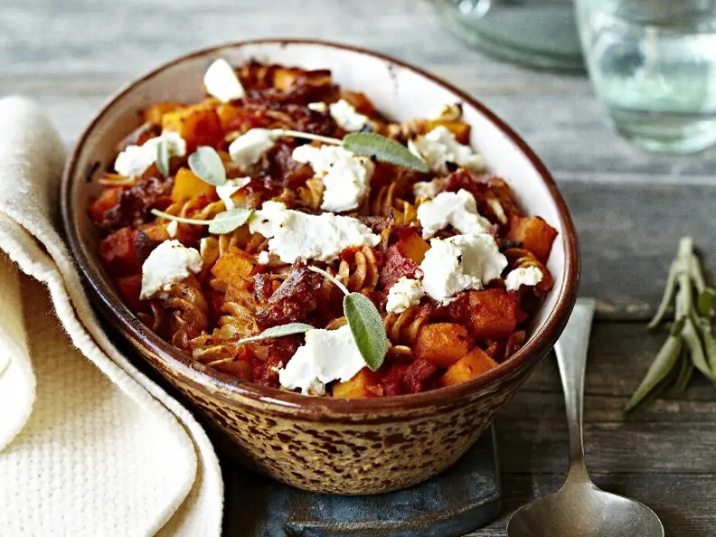 Kürbis-Fusilli-Auflauf mit Ziegenkäse