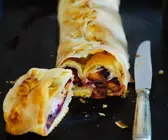 Zwetschgen-Mandel-Strudel