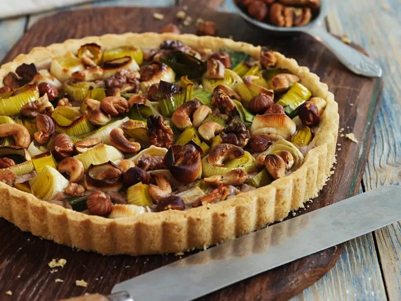 Lauchkuchen mit Nüssen