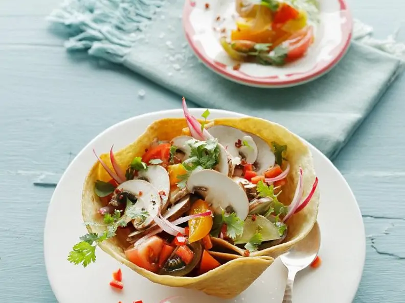 Tacoschale mit Gemüsesalat