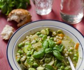 Grüne Minestrone mit Saubohnen
