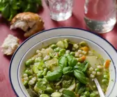 Grüne Minestrone mit Saubohnen