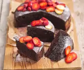 Schokokuchen mit Beeren