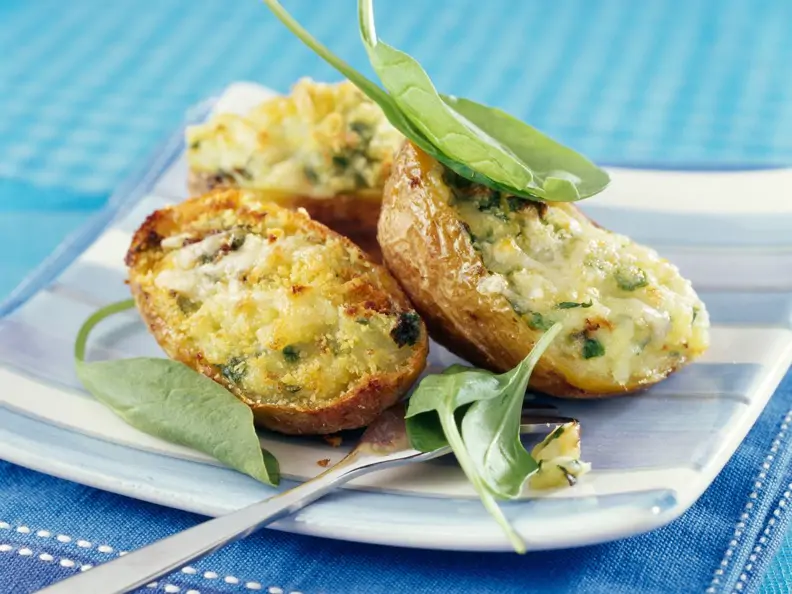Gefüllte Kartoffel mit Mangold und Käse