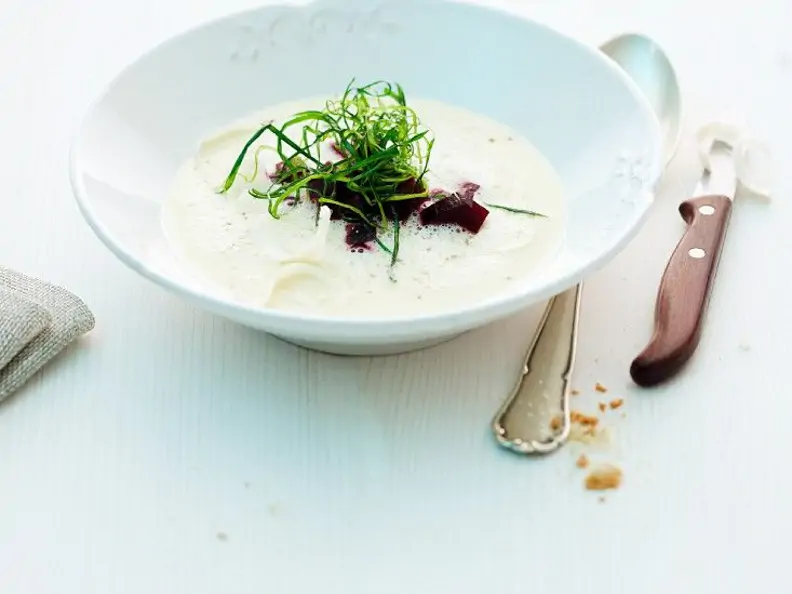 Gemüserahmsuppe mit Roter Bete