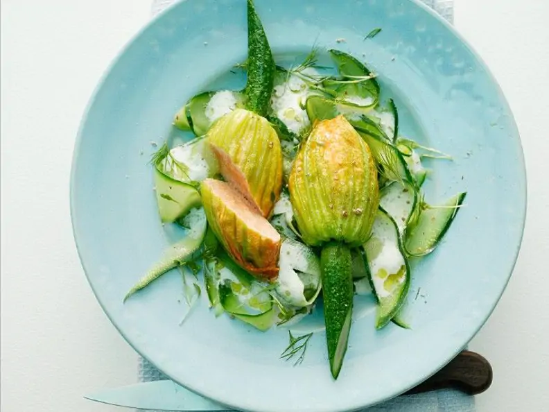 Zucchiniblüten mit Lachsfüllung