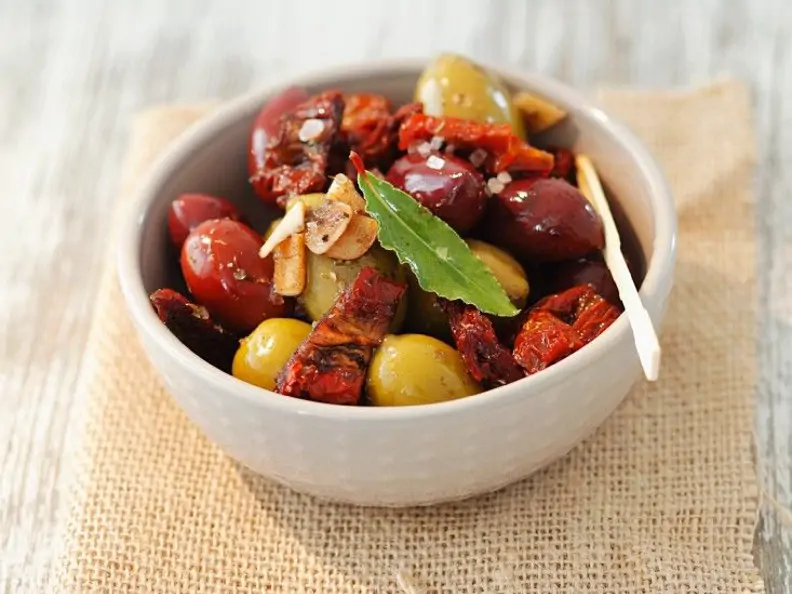 Tomaten-Oliven-Tapas