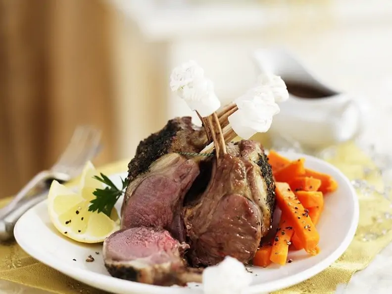 Lammkaree mit Möhrengemüse