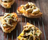 Steinpilz-Crostini