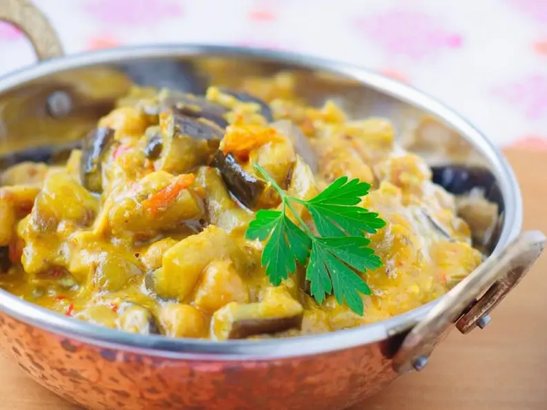 Curry mit Auberginen und Kichererbsen
