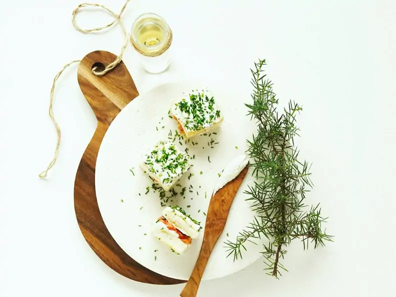 Frischkäse-Lachs-Sandwiches als Vorspeise