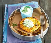 Gelbe Zucchini-Reibekuchen