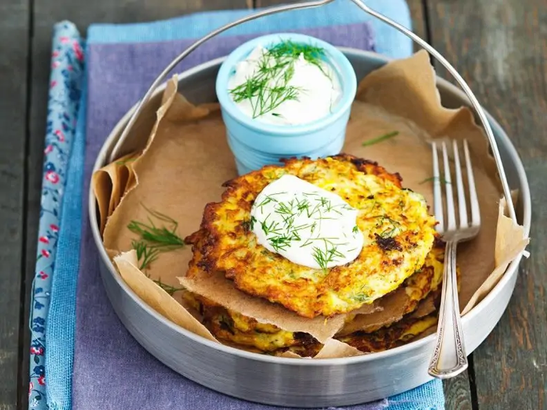 Gelbe Zucchini-Reibekuchen