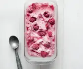 Frozen Joghurt mit Himbeeren