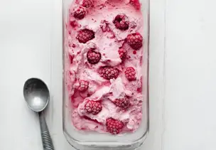Frozen Joghurt mit Himbeeren