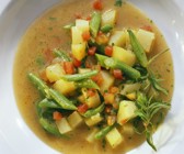 Bunte Gemüsesuppe mit Kartoffeln