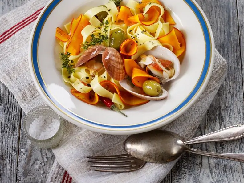 Pasta mit Venusmuscheln und Kürbis