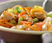 Schnelle mediterrane Gemüsepfanne mit Hähnchen