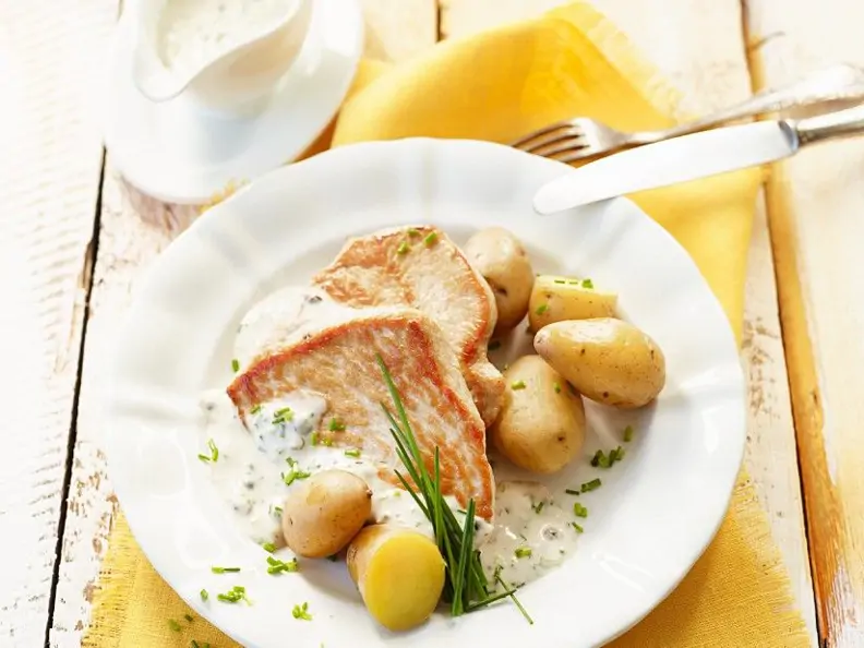 Putensteaks mit Cremesauce und Kartoffeln