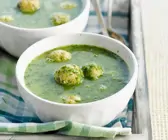 Vegane Kräutersuppe mit Klößchen
