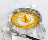 Süße Möhrensuppe mit Mangoeis