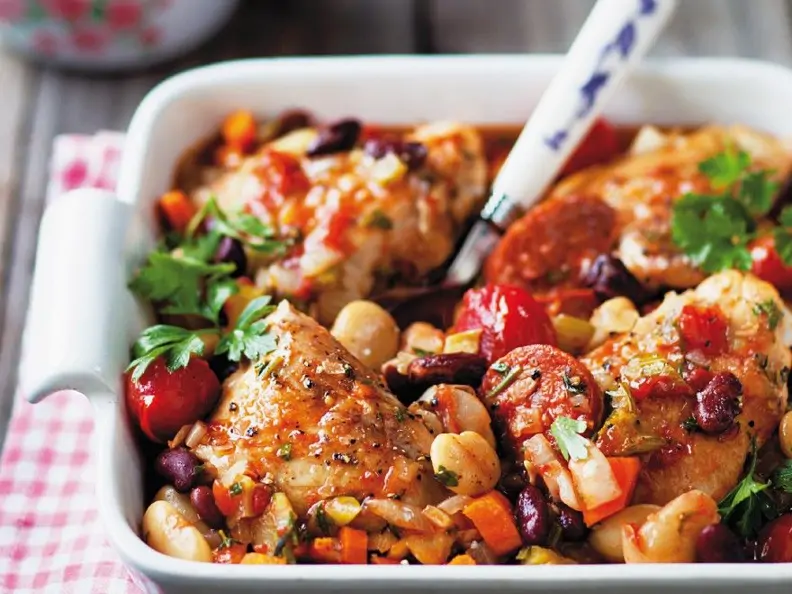 Hähnchen mit deftigem Bohnengemüse aus dem Ofen