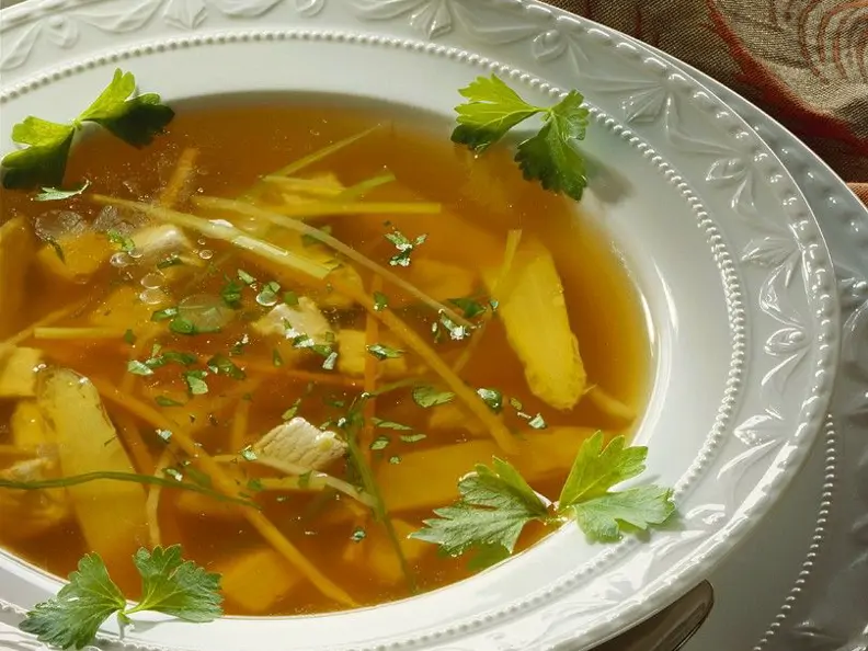 Hühner-Spargelsuppe