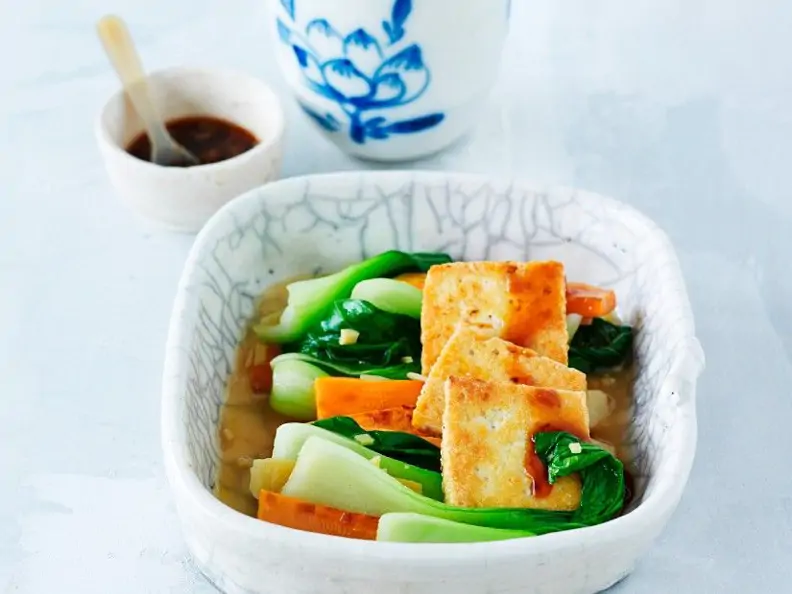 Gedämpftes Gemüse und Brattofu