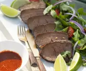 Rindfleisch mit Salat im Thai-Style