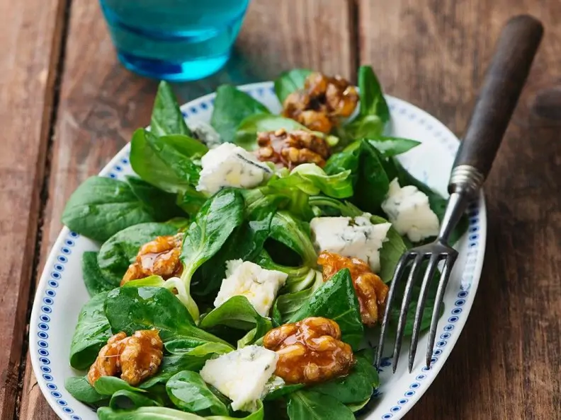 Herbstlicher Feldsalat mit Gorgonzola