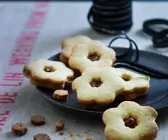 Spitzbuben mit Nuss-Schoko-Füllung