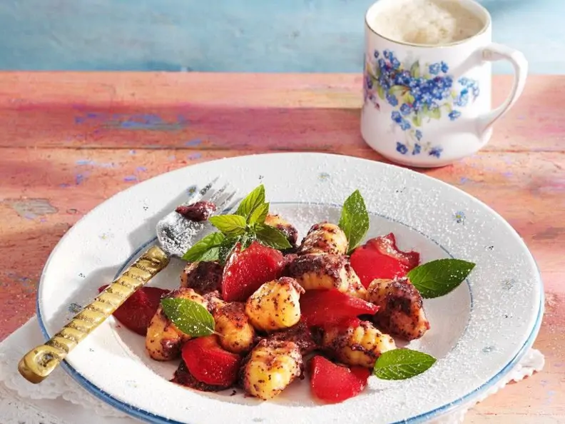 Gnocchi mit Rhabarber und Mohn