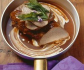 Kalbsbraten mit Rahmsauce und Salbei