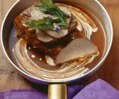 Kalbsbraten mit Rahmsauce und Salbei