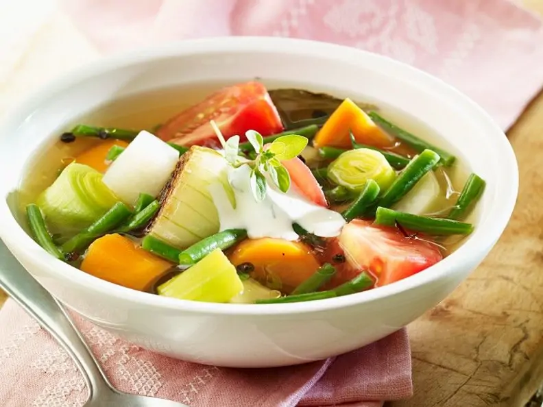 Bunte Gemüsesuppe vegetarisch
