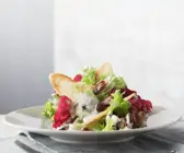 Bunter Salat mit Blauschimmelkäse und Cranberrys
