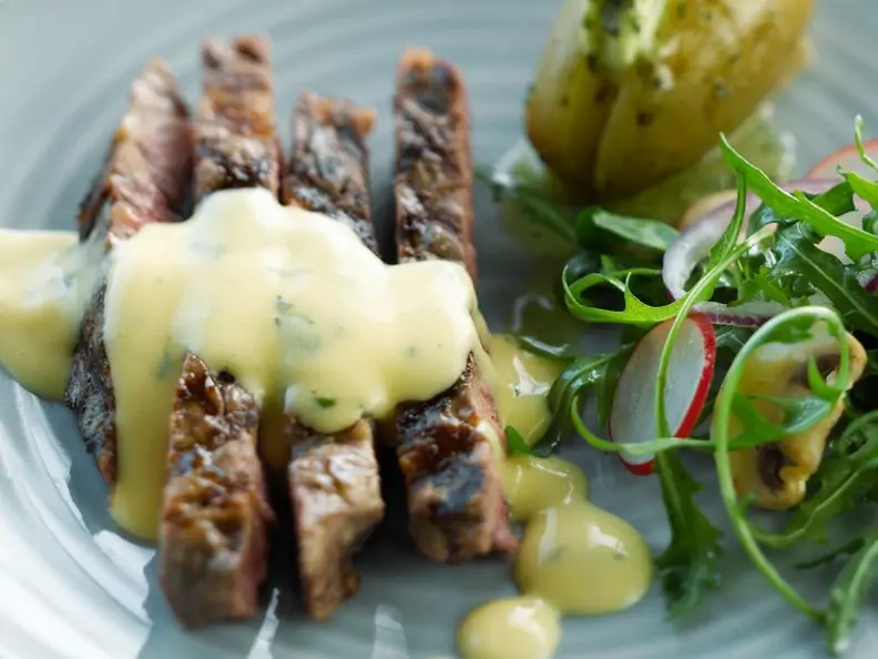 Steak vom Grill mit Bearnaise