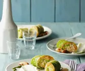 Wirsingröllchen mit Blumenkohlcreme