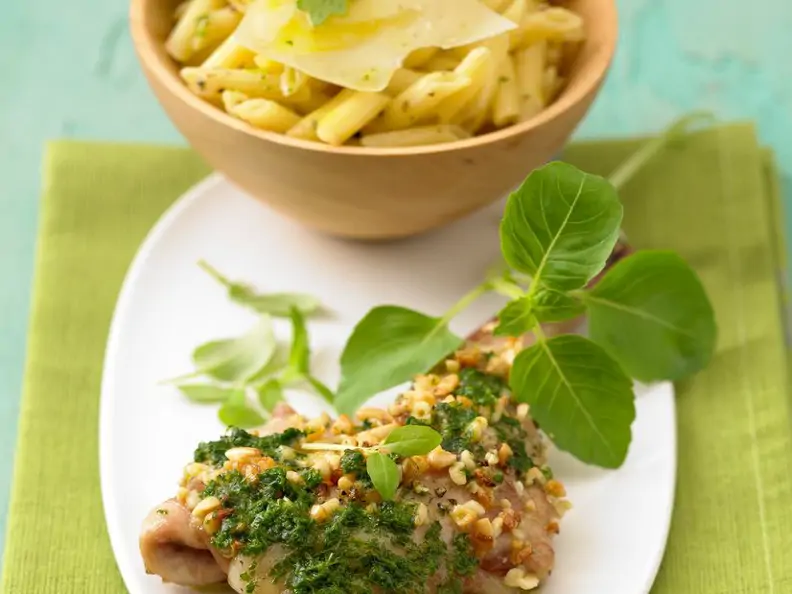 Lamm mit Erdnüssen und Pesto