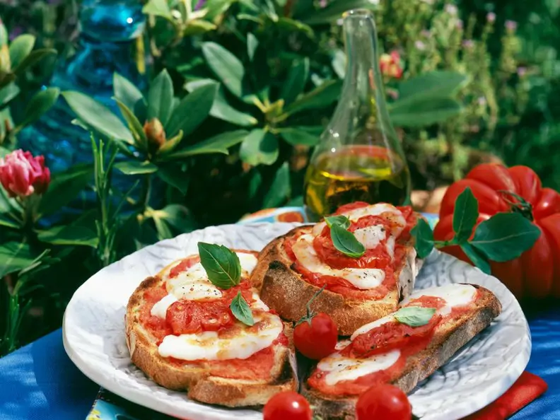Tomatenbrot aus dem Backofen