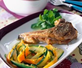 Lamm und Zucchini-Möhrengemüse