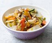 Wokgemüse mit Cashewkernen