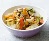 Wokgemüse mit Cashewkernen