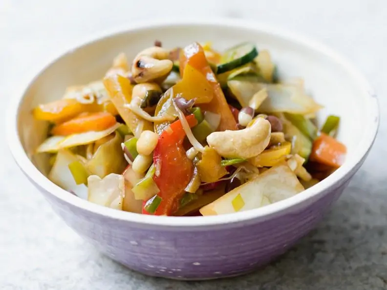 Wokgemüse mit Cashewkernen