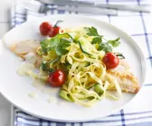 Seezungenfilet mit Tagliatelle und Kirschtomaten