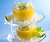 Smoothie mit Ananas und Koriander