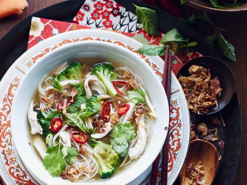 Asiatische Hühner-Gemüsesuppe