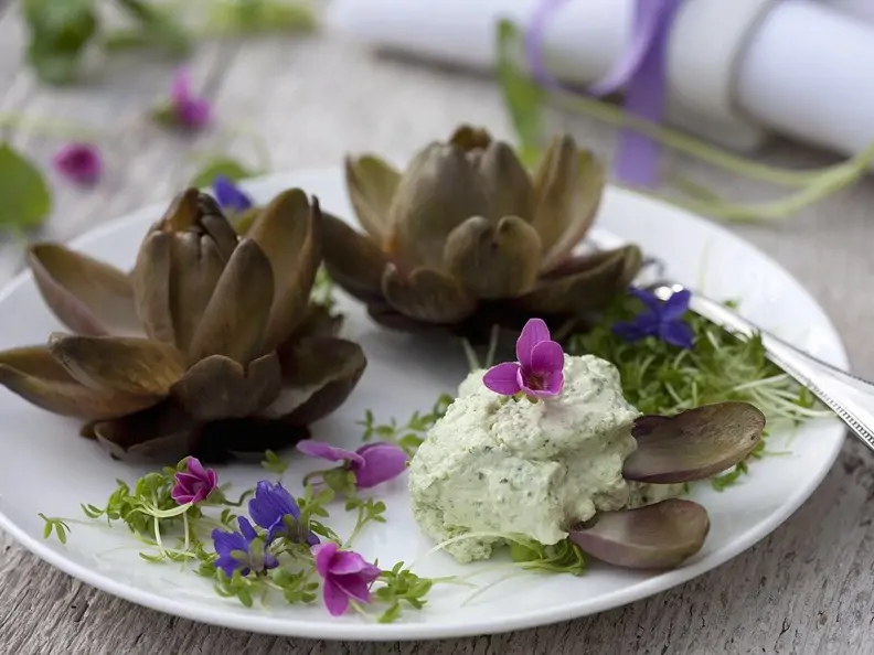 Artischocken mit Dip