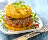 Hamburger mit Polenta-Patties